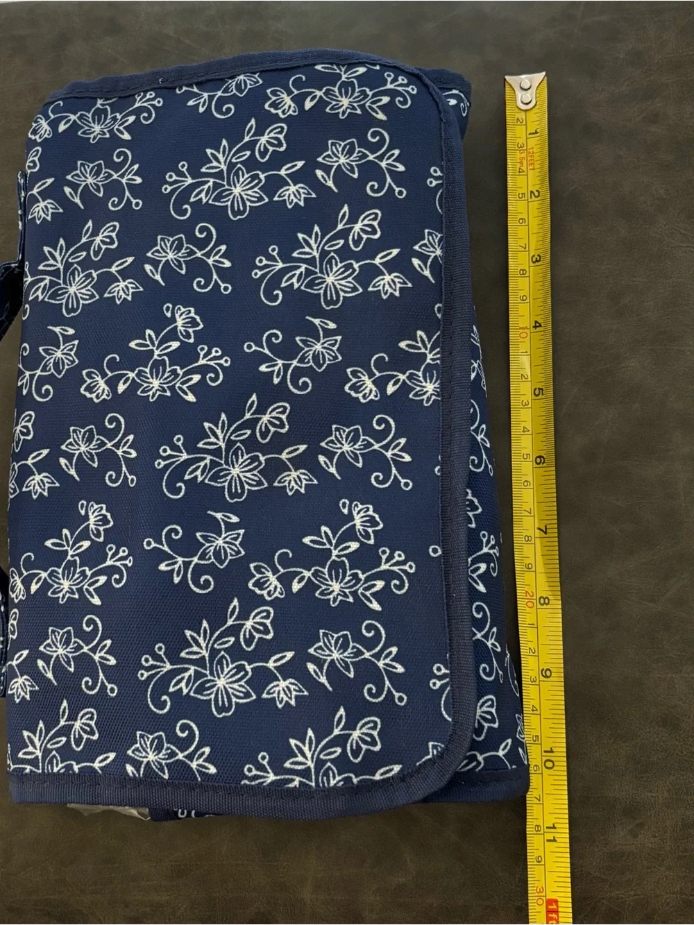 temp-tations Floral Lace 10-Piece Gadget Essentials Roll-Up Kit Navy/White